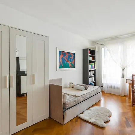 25m Independant Tour Eiffel Apartment